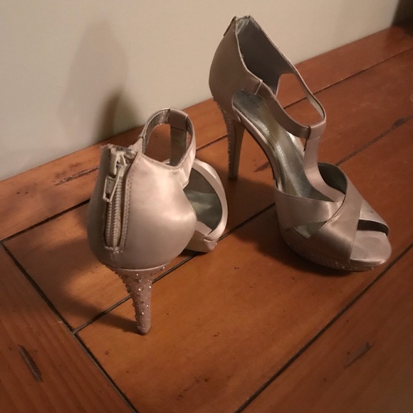 Shoes - Picture 1 of 4